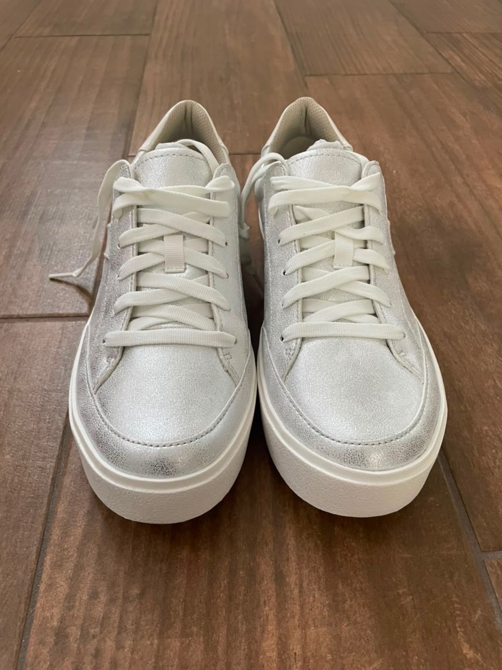 Dr. Scholl's Madison Lace Sneakers in Silver and White - Picture 2 of 11